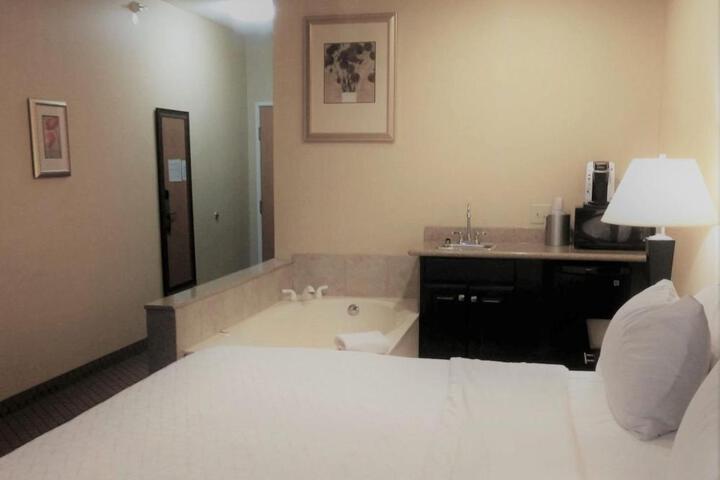 Standard King Bed Accessible (22 of 23)