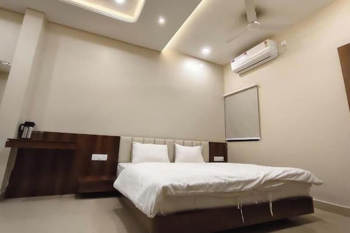 Room 7 of 19
