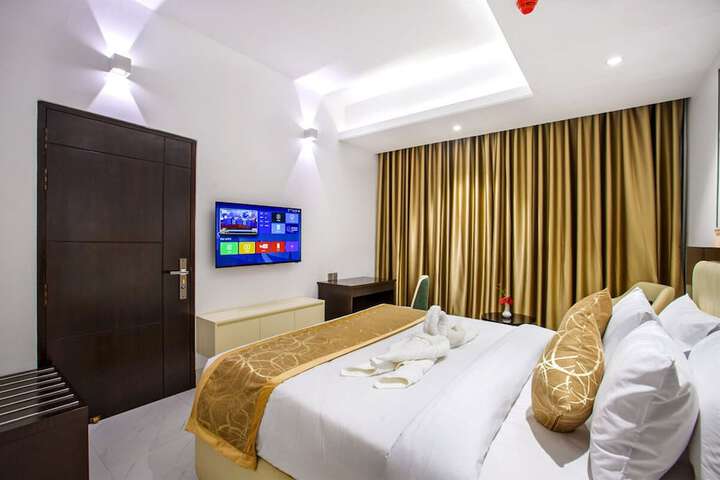 Room 10 of 20