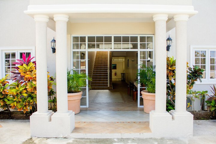 Hotel 2 of 75