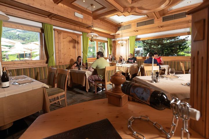 Dining 77 of 142