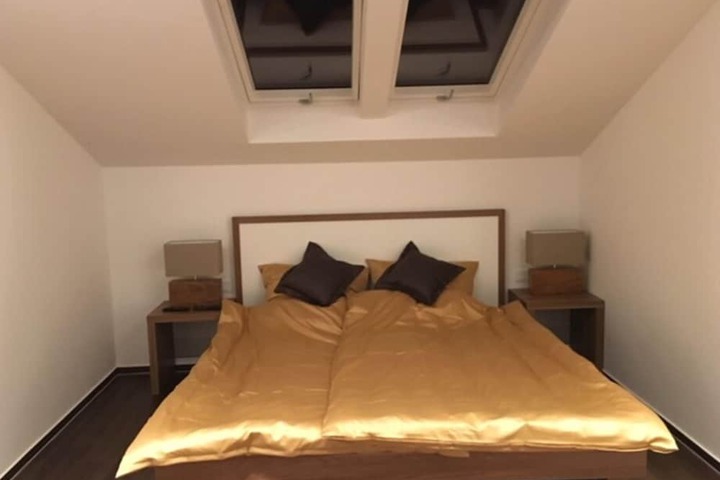 Room 25 of 239