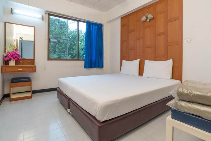Room 16 of 42