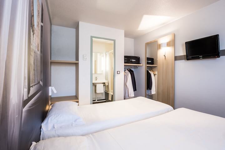 Room 7 of 49