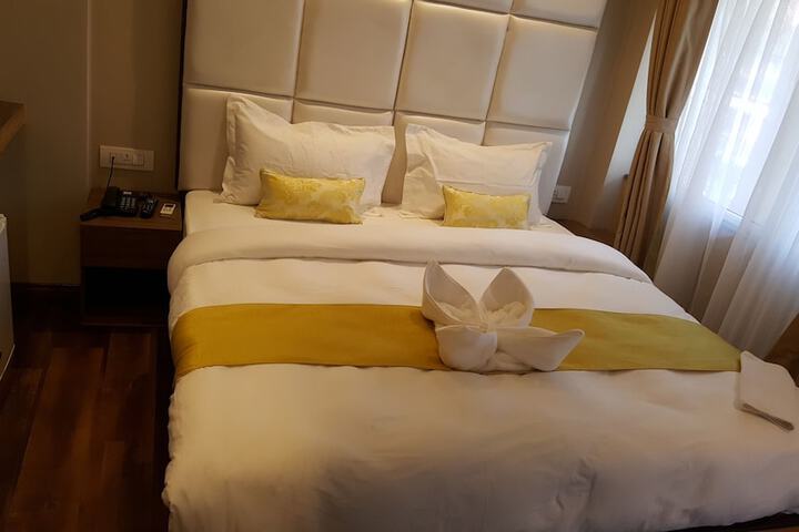Room 15 of 33