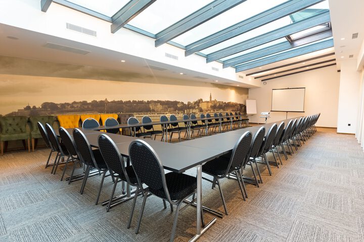 Business Center 34 of 36