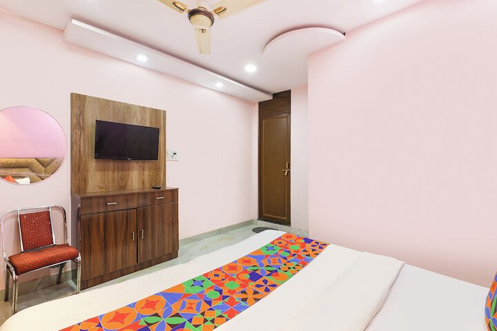 Room 16 of 34