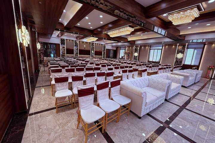 Ballroom/Hall 71 of 74
