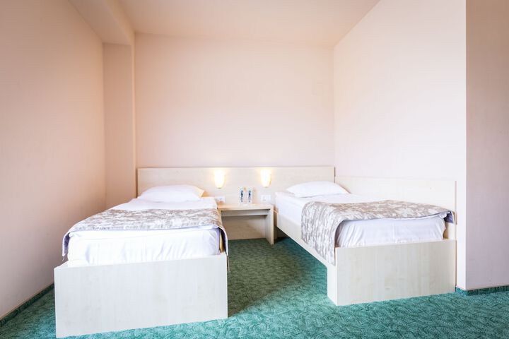 Room 10 of 27