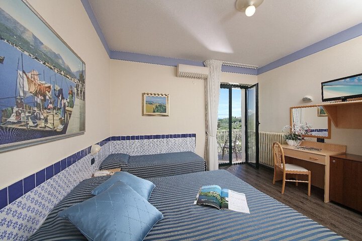 Room 15 of 35