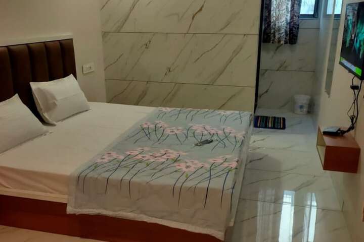 Room 8 of 14