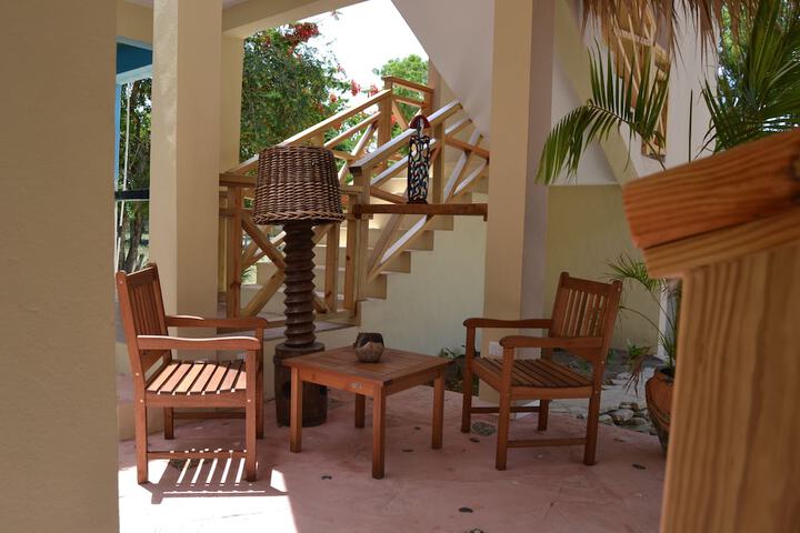 Hotel Exterior 44 of 48