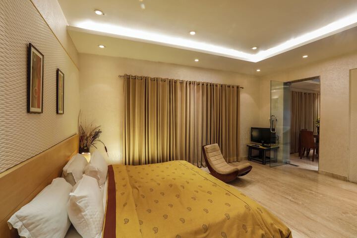 Room 18 of 28