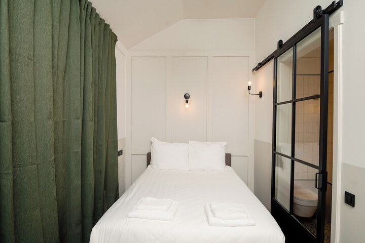 Room 11 of 50