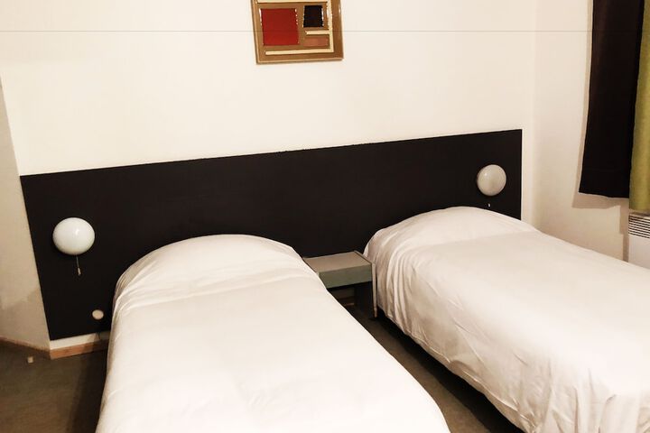 Room 13 of 27
