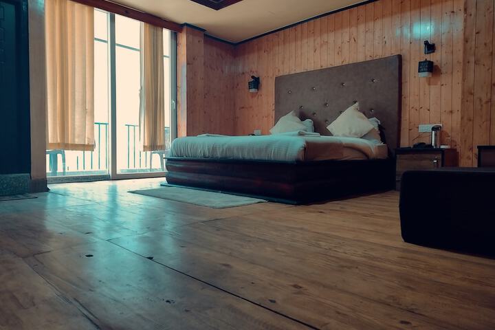 Room 43 of 46