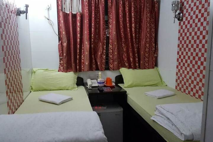 Room 8 of 48