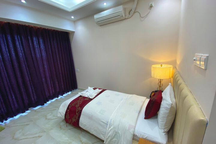Room 10 of 25