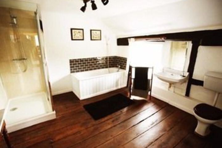 Room 2 of 17