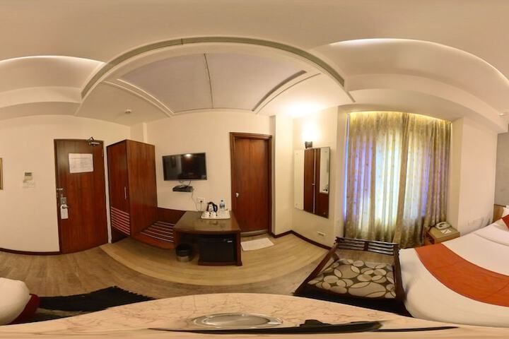 Room 10 of 34