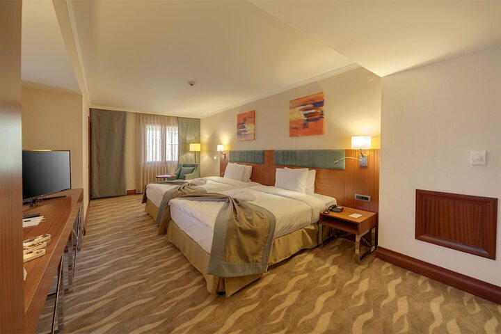 Room 10 of 37