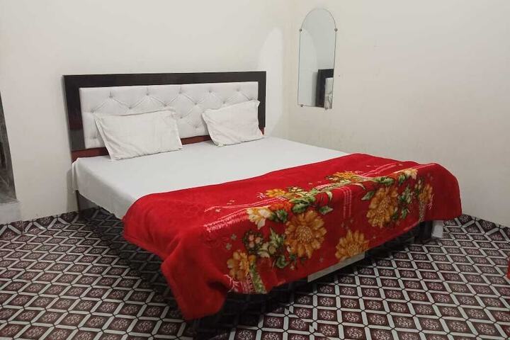 Room 12 of 26