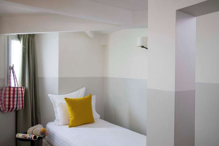 Room 12 of 42