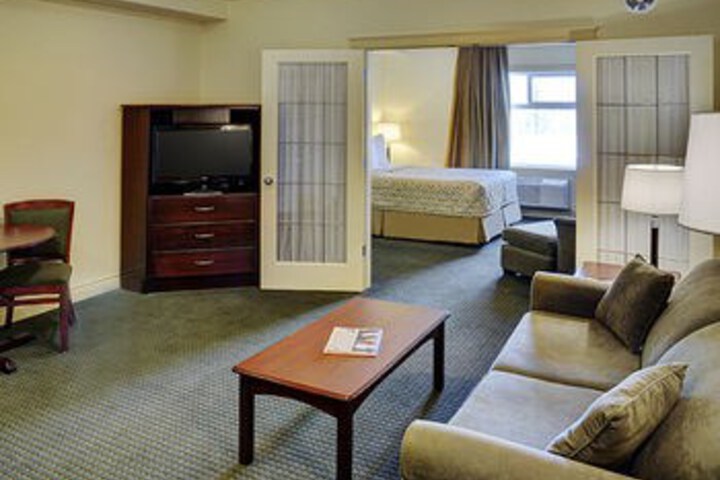 Room 12 of 18
