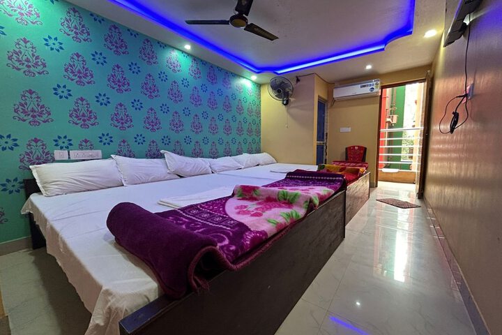 Room 6 of 19