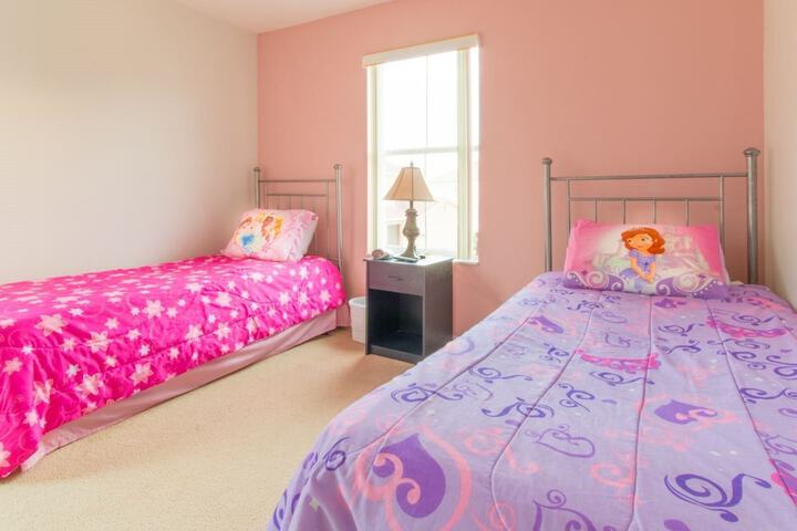 Room 4 of 23