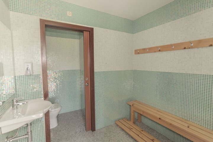 Room 44 of 74