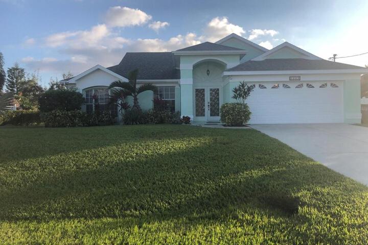 Villa Cozy Cottage - Waterfront in Cape Coral, FL