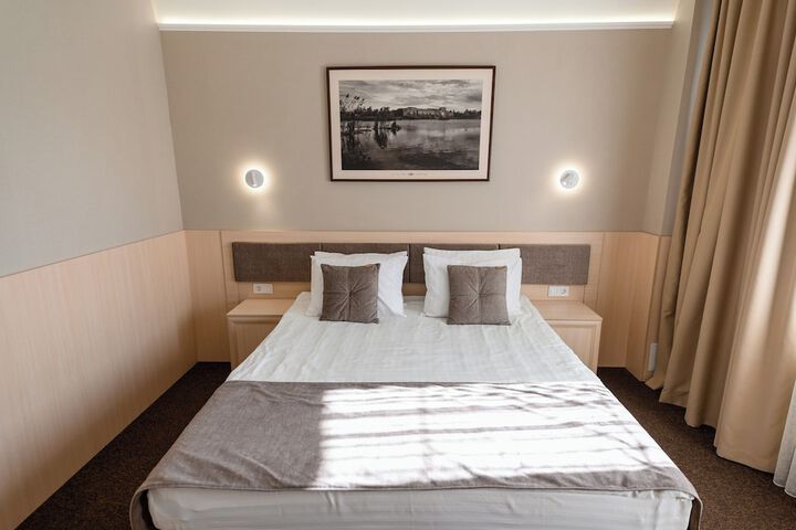 Room 53 of 102