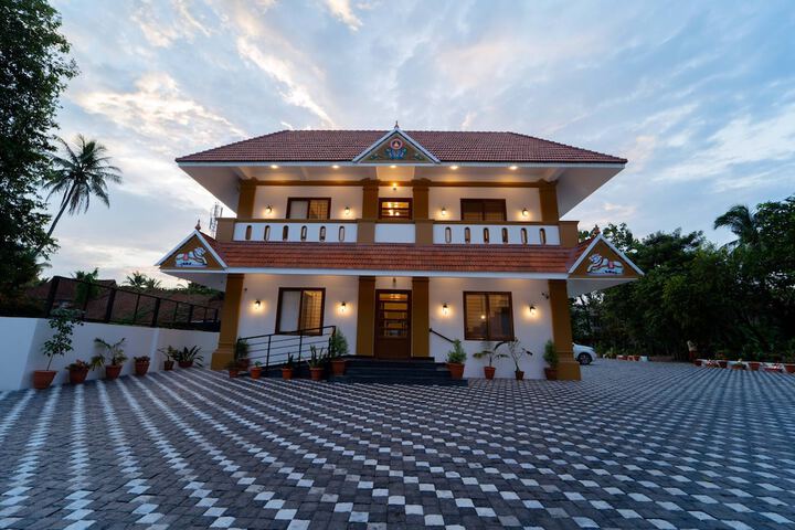 Treebo West Fort Divine – Near Padmanabhaswamy Temple