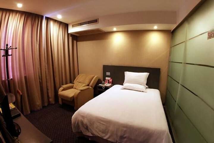 Room 13 of 57