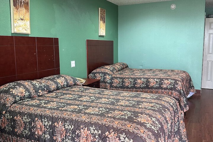 Room 5 of 9