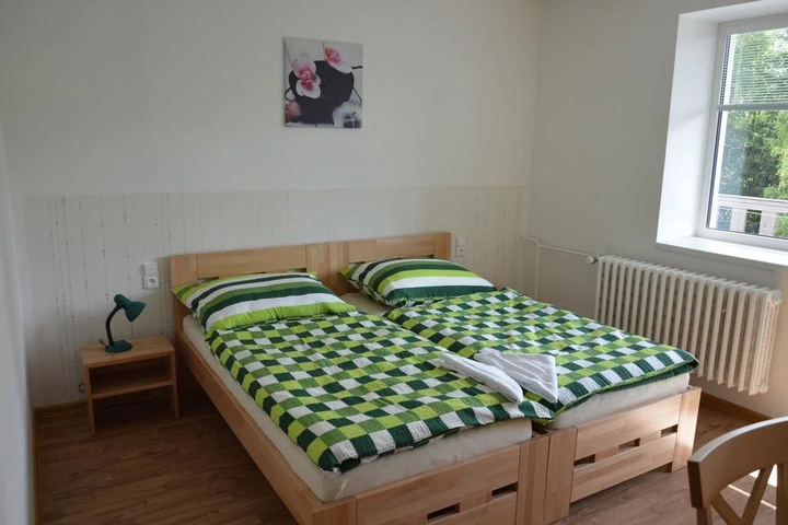Room 4 of 10