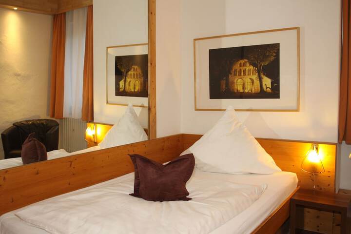 Room 3 of 58