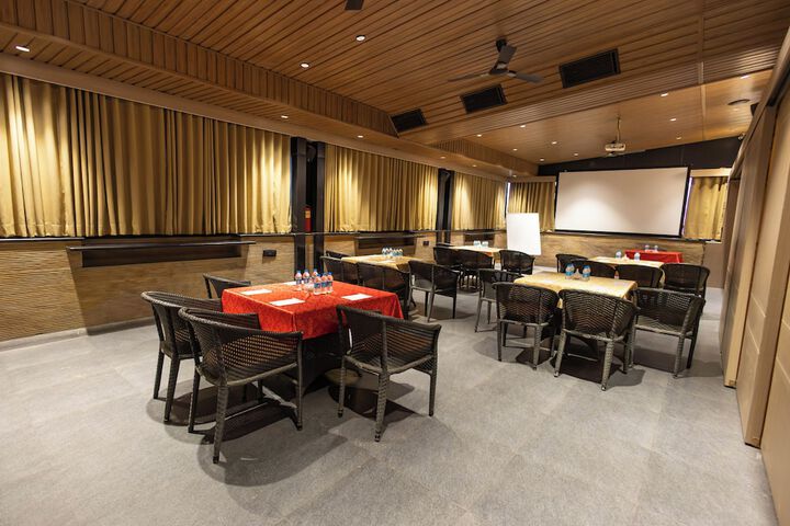 Ballroom/Hall 38 of 54