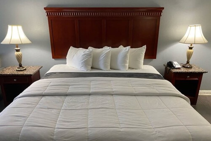 Comfort King Bed (8 of 8)