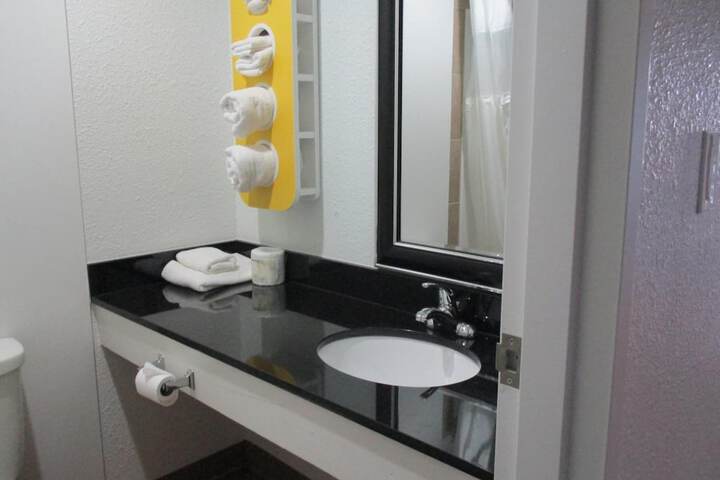 Room 13 of 35
