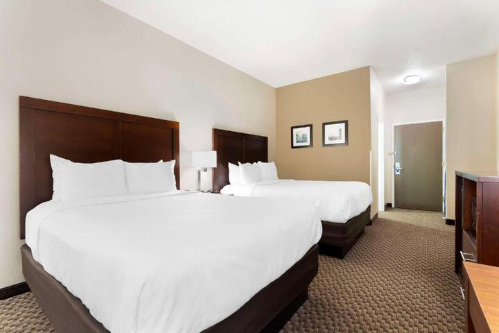 Queen Bed Accessible (4 of 9)