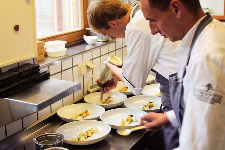 Lounge 28 of 40