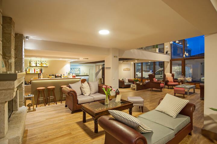 Lounge 123 of 141