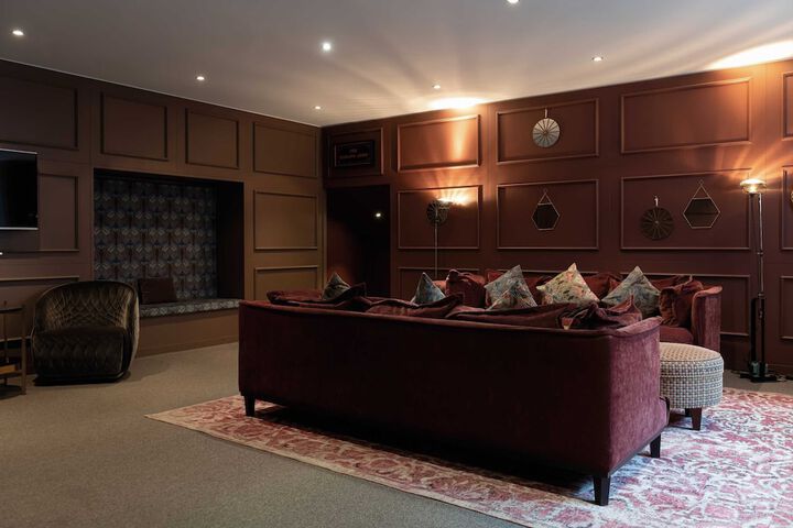 Lounge 81 of 114