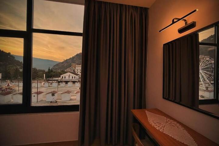 Room 21 of 114