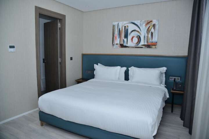 Room 6 of 18