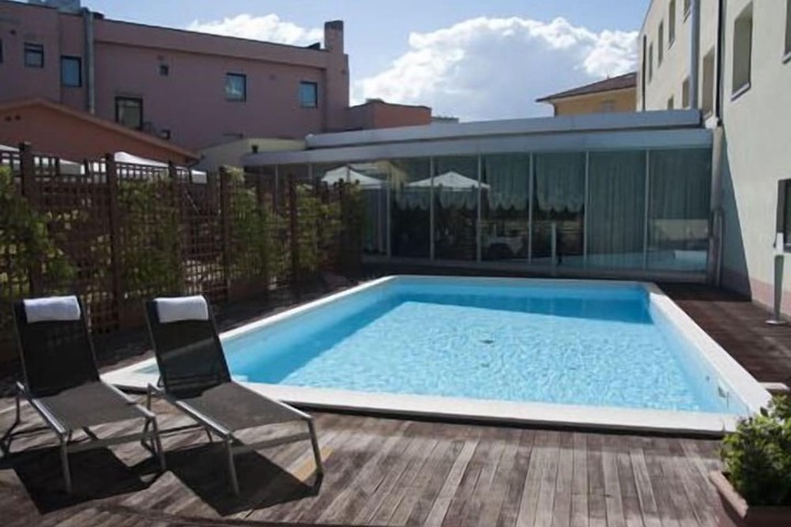 Pools & Facilities