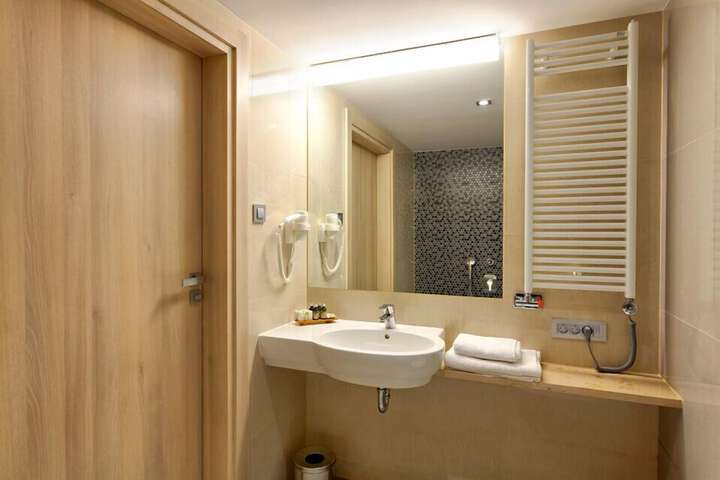 Room 26 of 45