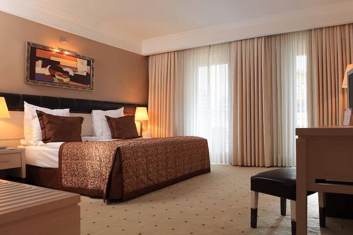 Room 8 of 37